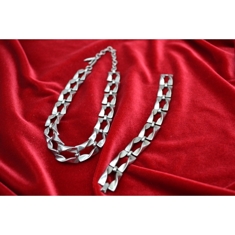 Vintage Trifari Silver Tone Modernist Link Necklace and Bracelet‎ Set Parure